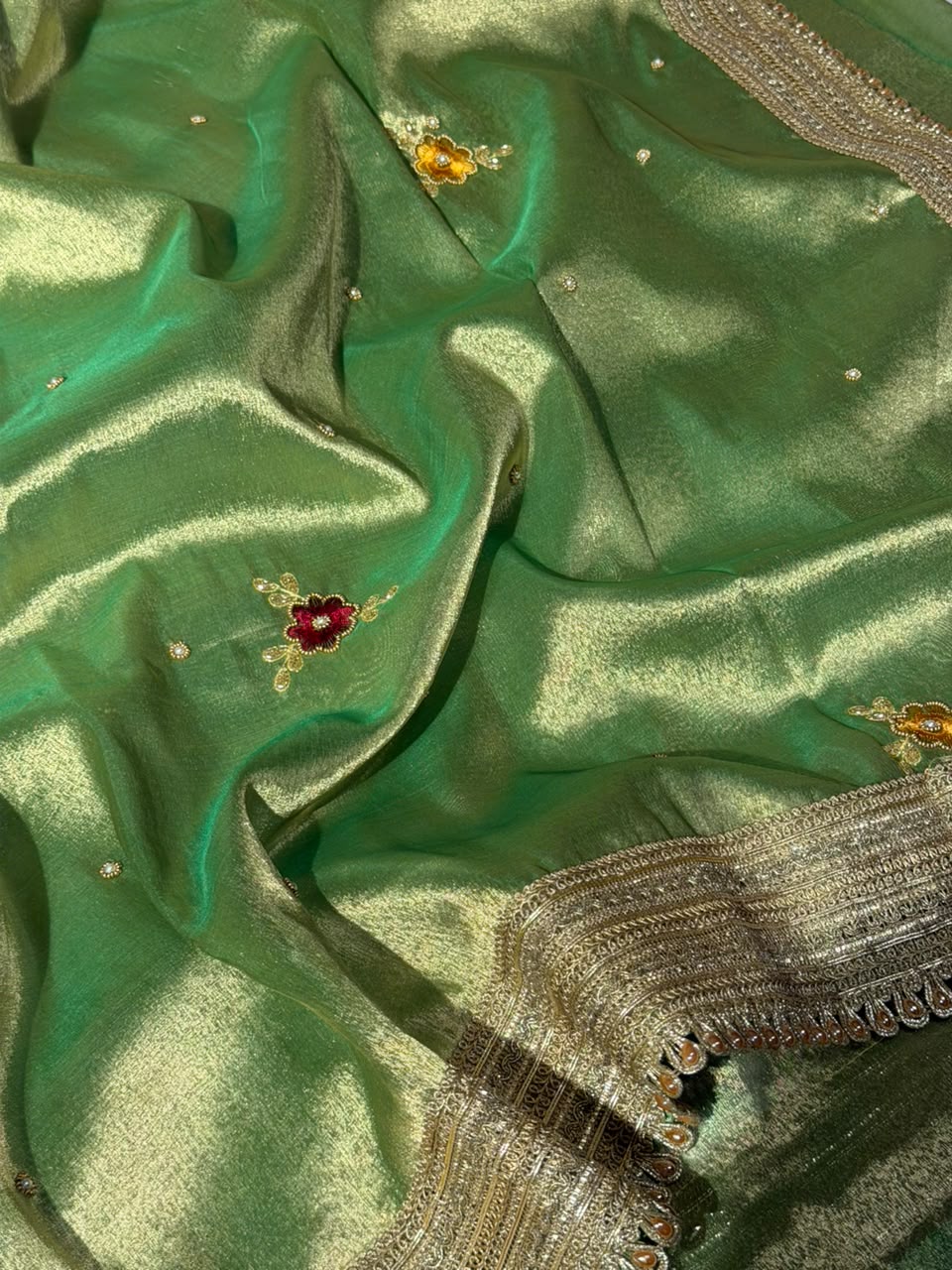Pretty Green Kora Tissue Silk Handwork Banarasi Saree - Image 3
