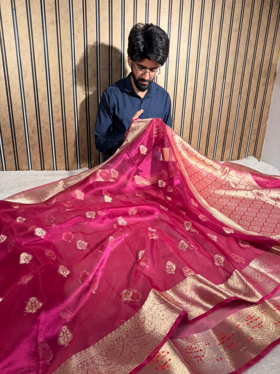 Rani Pink Pure Tissue silk Meenakari Banarasi Saree - Image 3