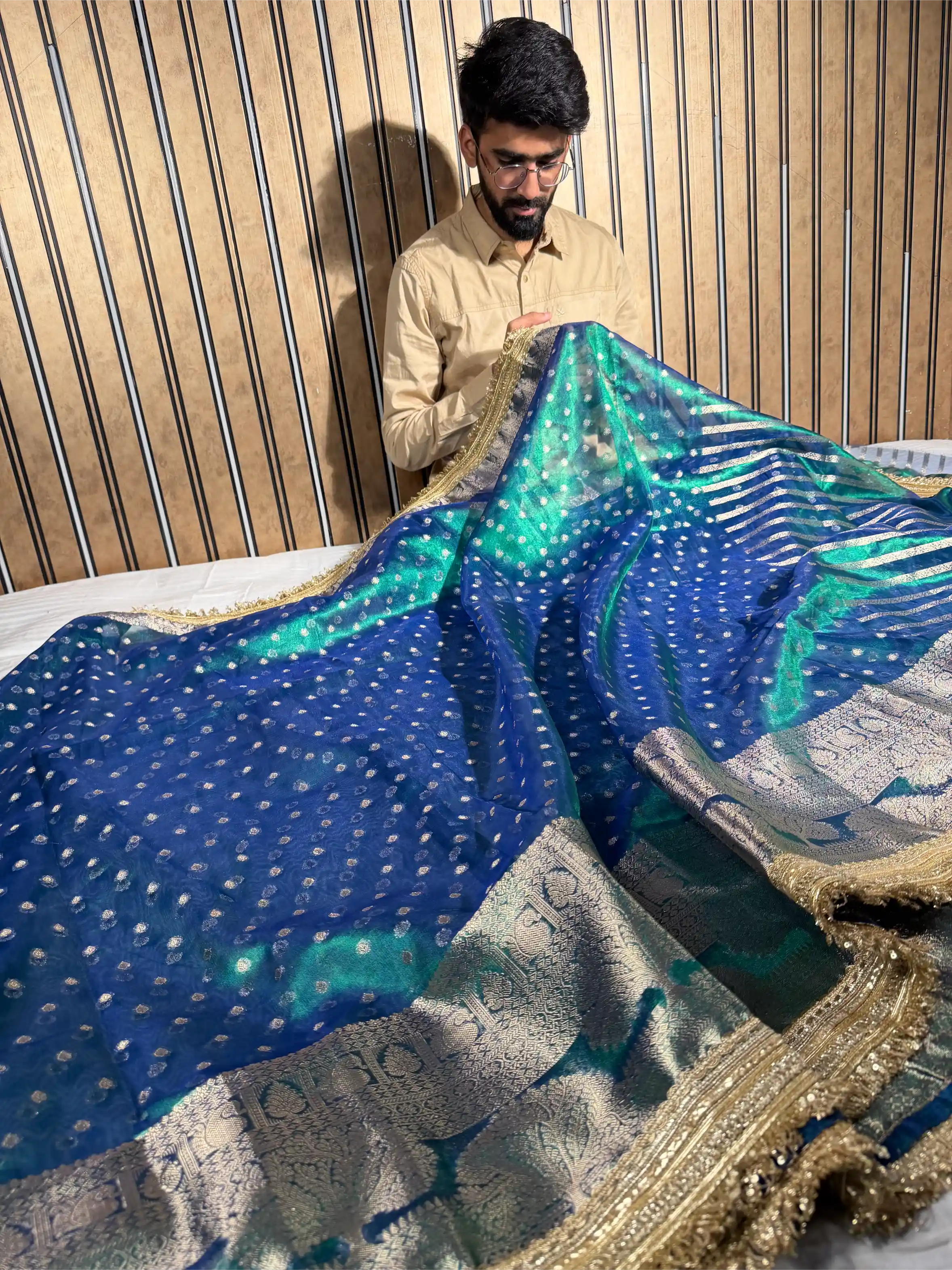 Rare Peacock Shade Tissue Silk Designer Lace Work Banarasi Saree - Image 3