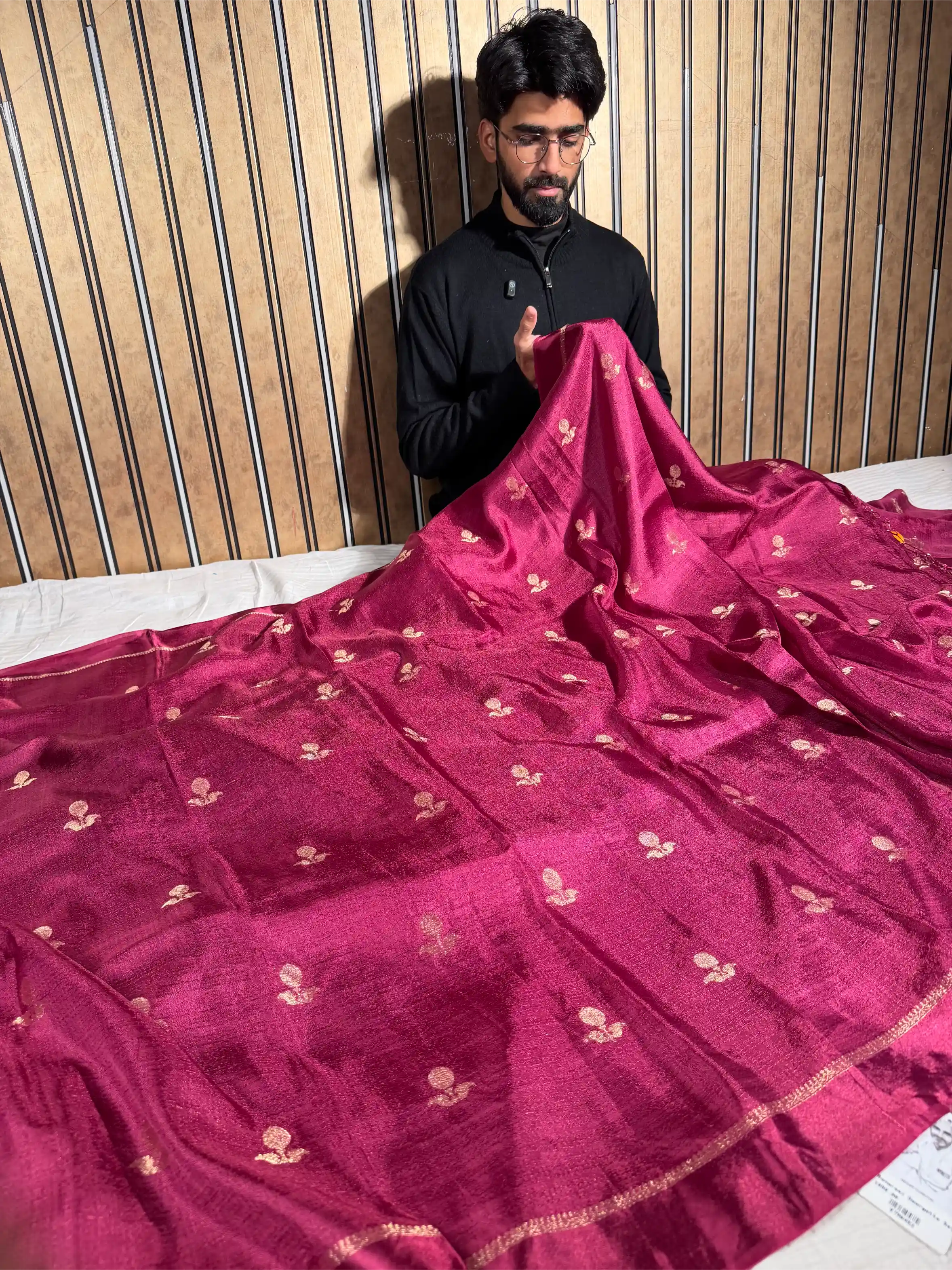 Raspberry Rose Extremely Soft Georgette Silk Banarasi Saree - Image 3