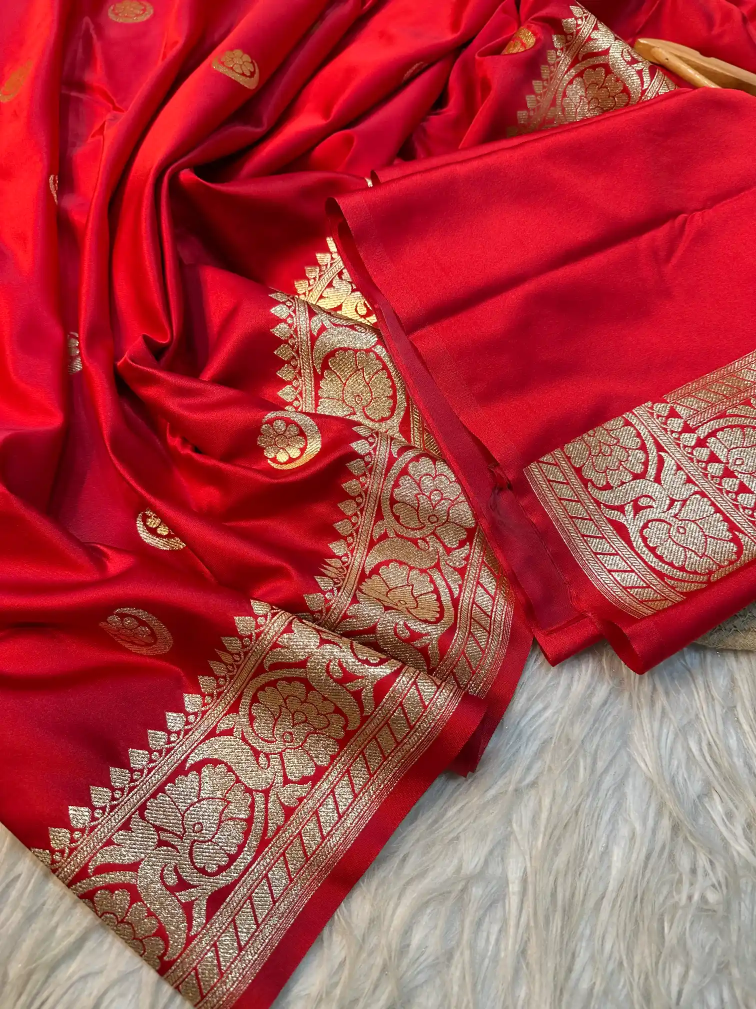 Red Eccentric Satin Katan Silk Chand Tara Design Banarasi Saree - Image 3