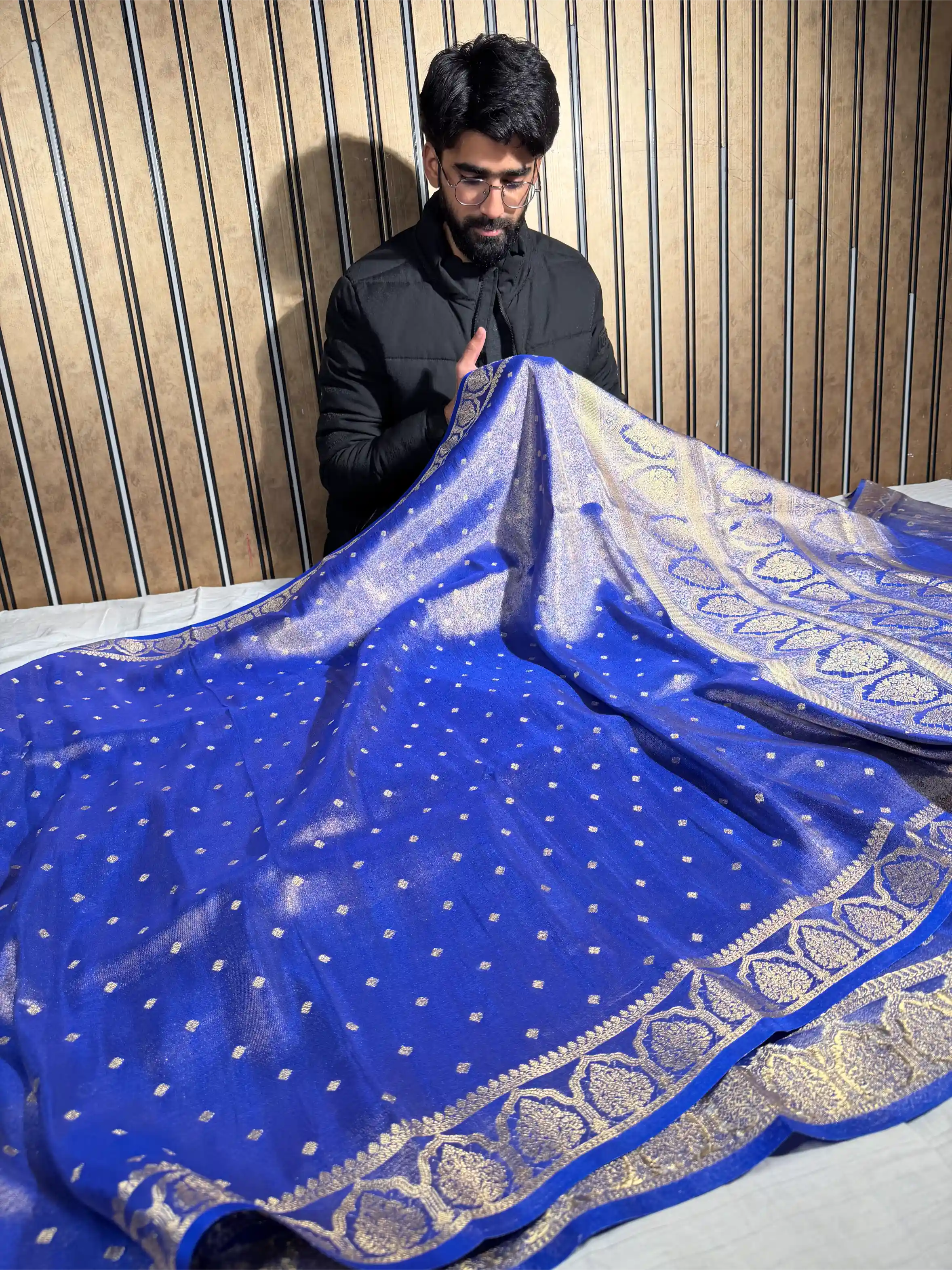 Royal Blue Breathable Tissue Silk Traditional Buti Weave Banarasi Saree - Image 4