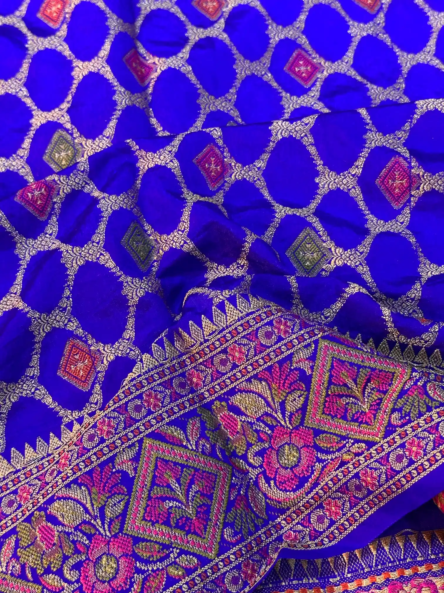 Royal Blue Warm Silk Golden Zari Border & Floral Motifs Banarasi Saree - Image 5