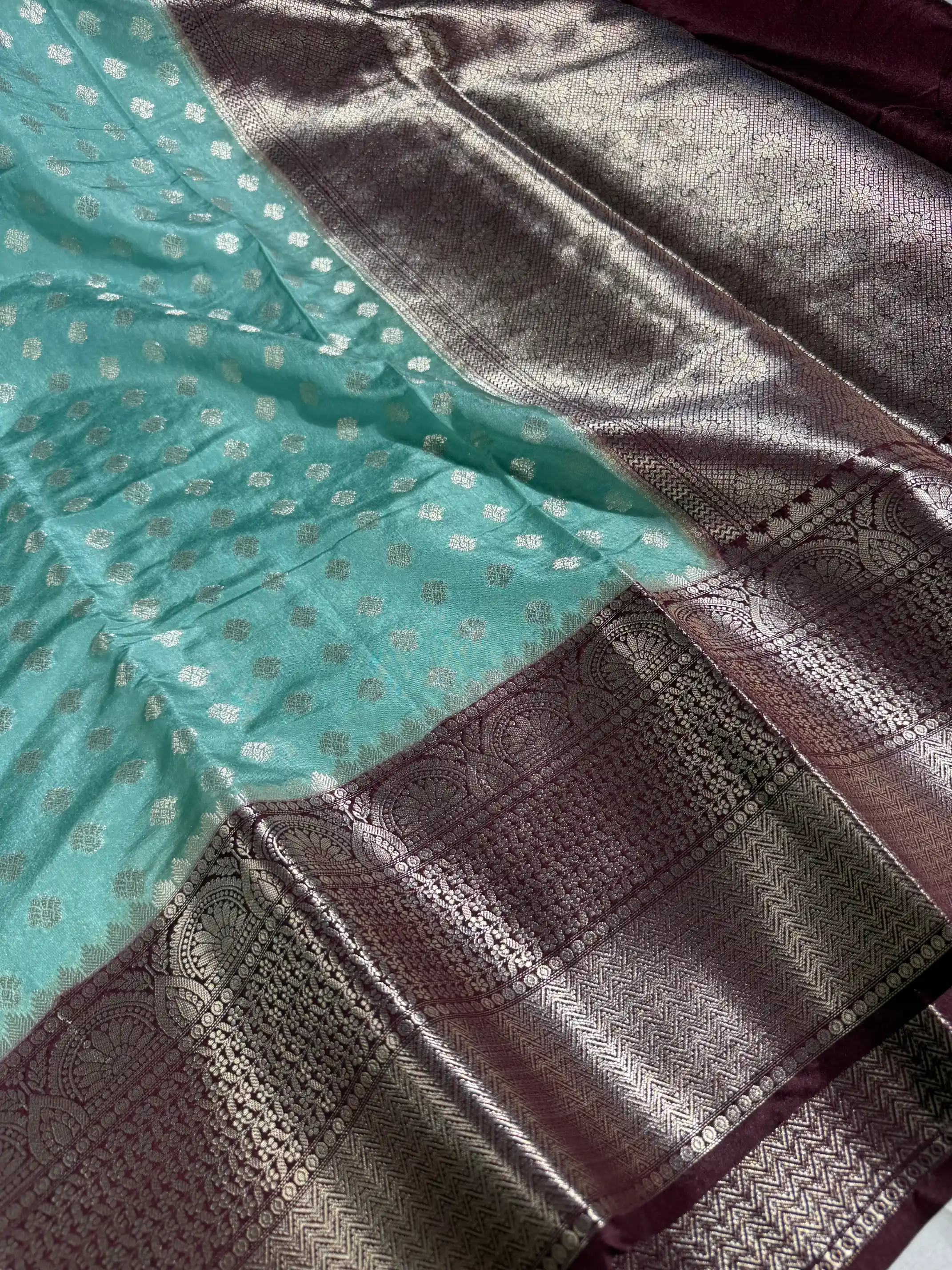 Sea Green Contrast Shade Chinia Silk Banarasi Saree - Image 2