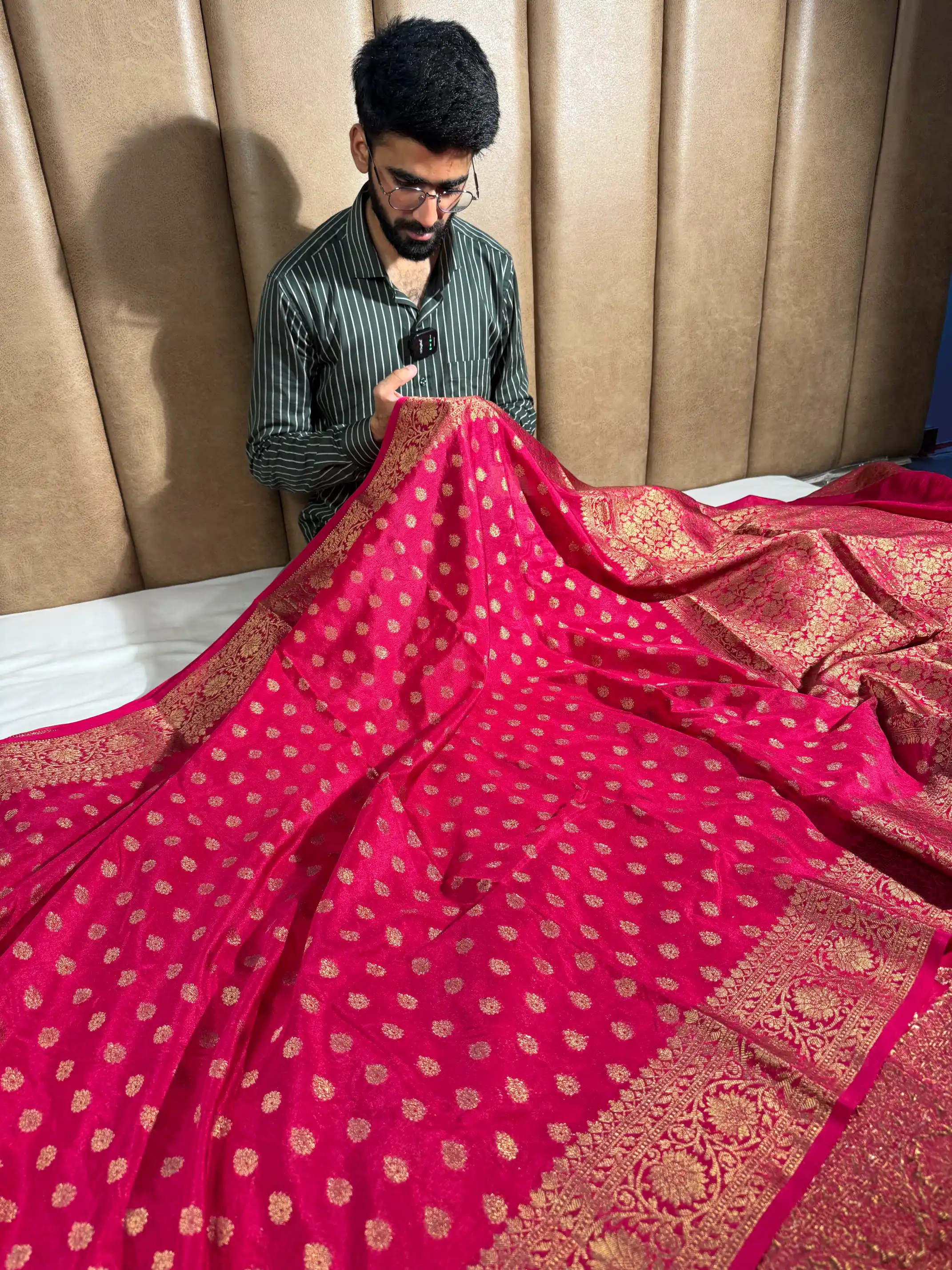 Rani Pink Semi Khaddi Georgette Buti Banarasi Saree - Image 4