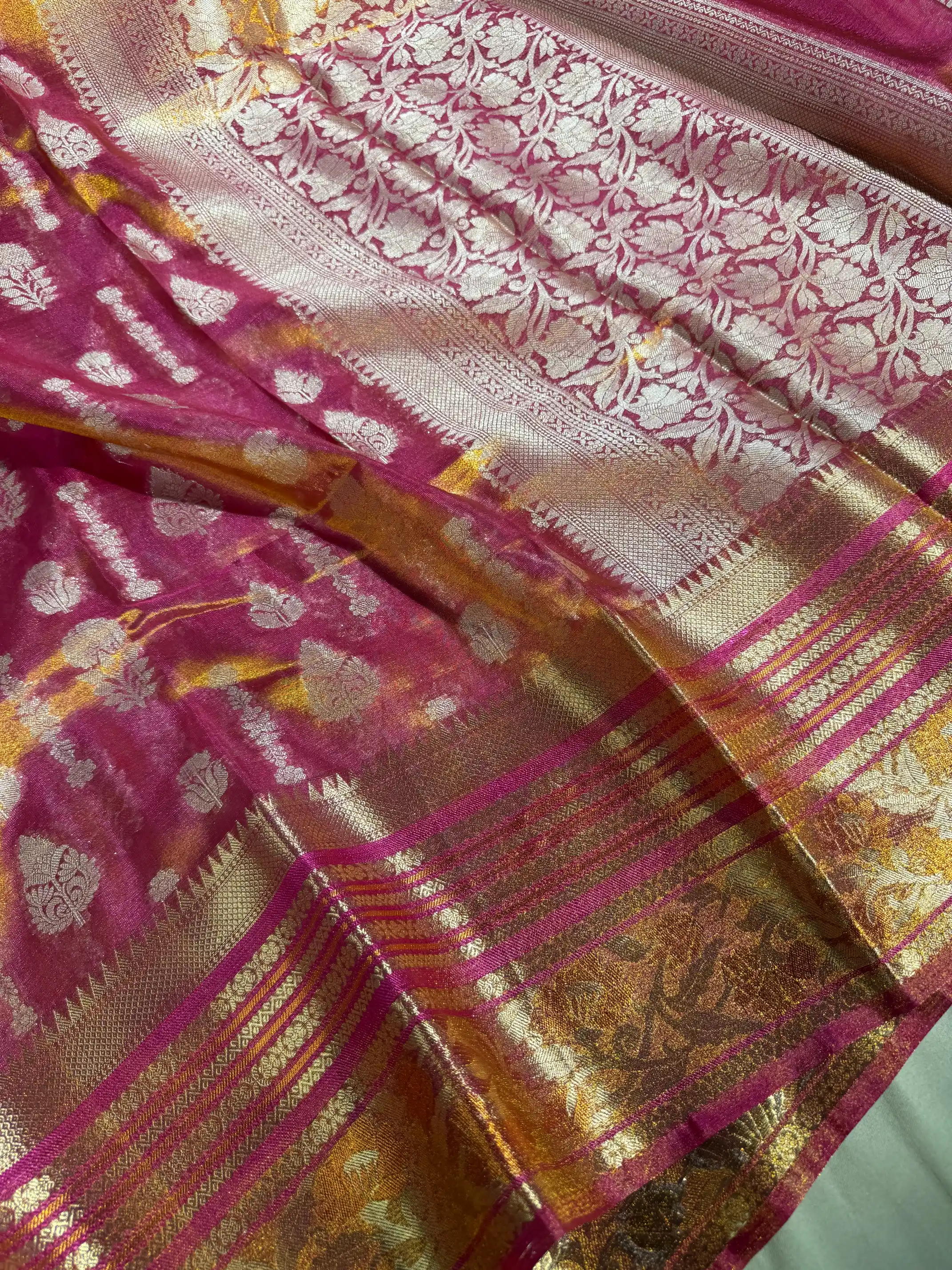 Traditional Jacquard Weave Metallic Rusted Tissue Saree - Image 2
