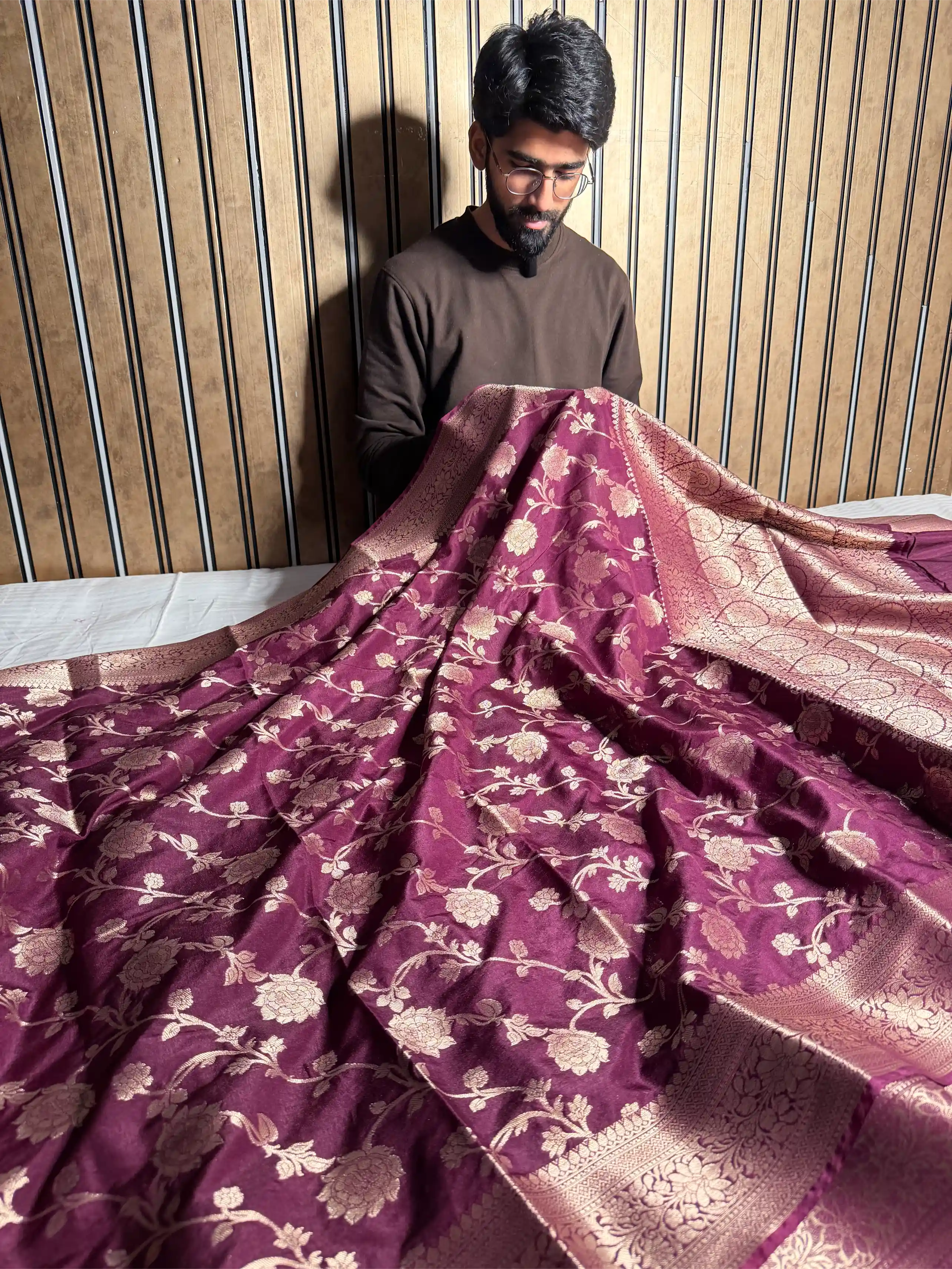 Wine Shade Chinia Silk Floral Weave Banarasi Saree - Image 3